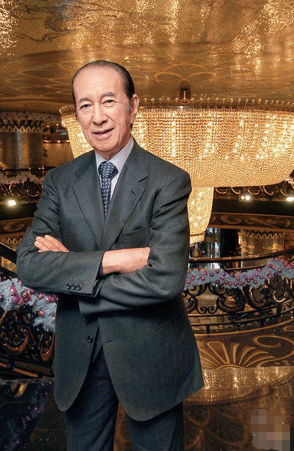 中国香港代表团奥运健儿坐巴士巡游